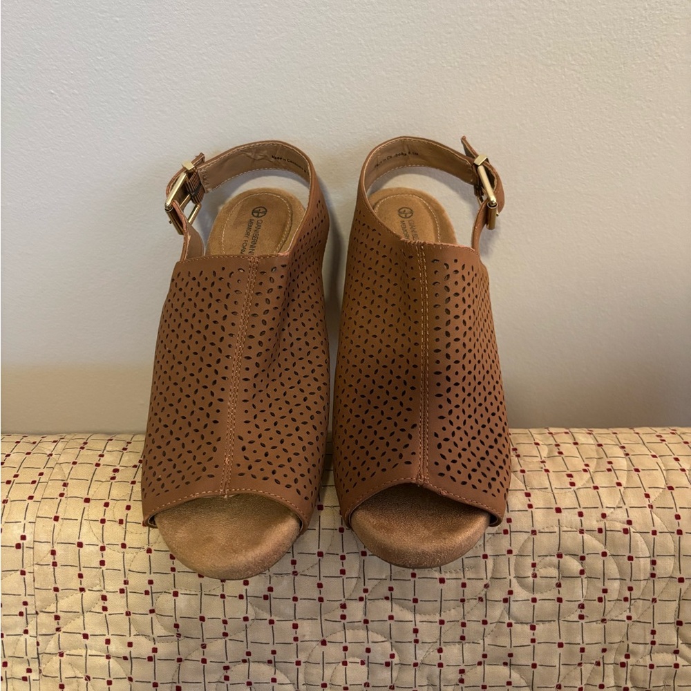 Giani Bernini Tan Perforated Slingback Sandals